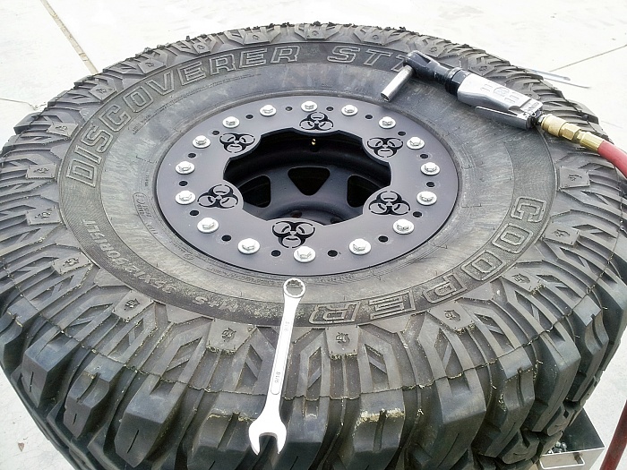 What wheels are you running?-20121204_153429-cropped.jpg