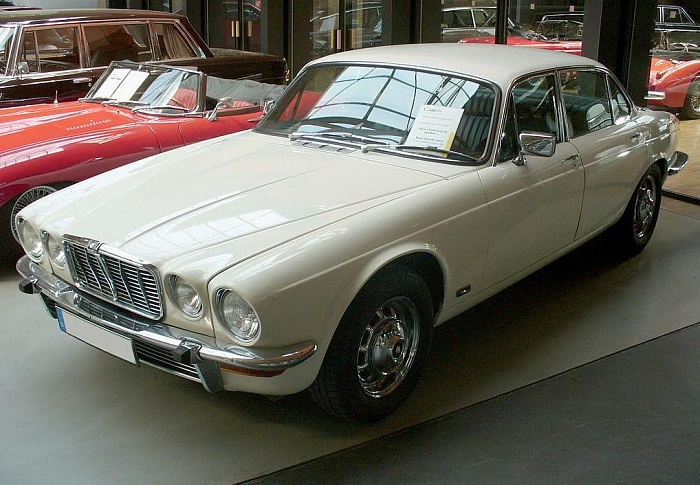 1969-1970 XJ-jaguar_xj_series_ii.jpg