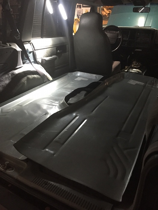 91 XJ driver side seat bracket needed-image-917893608.jpg