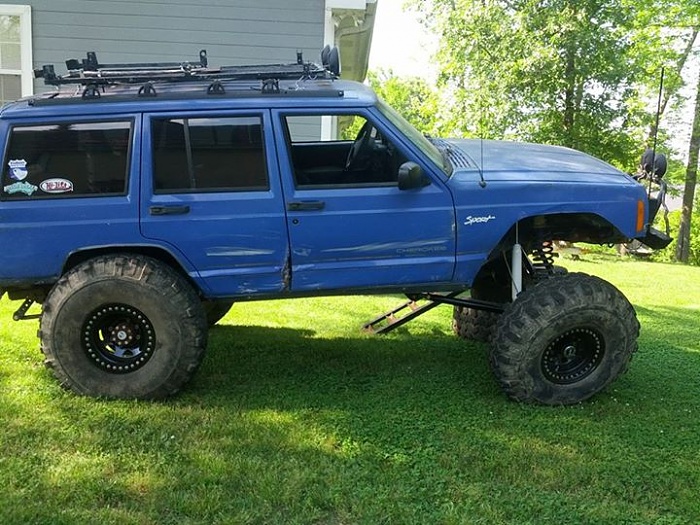 flex pics-yard-flexin.jpg