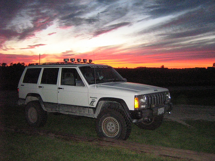 Jeep photos that happened at the right time.-img_1143.jpg