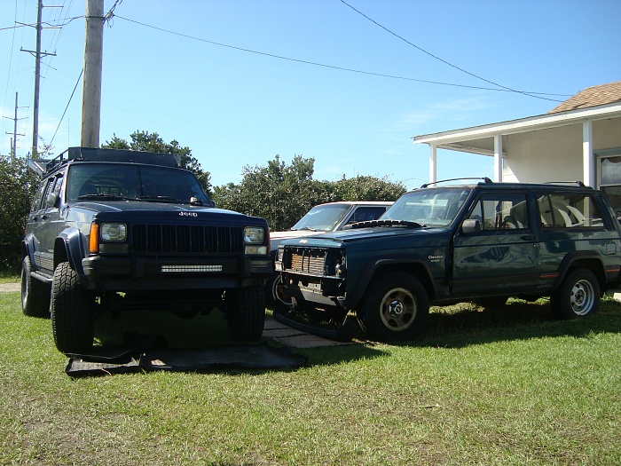 Your XJ Parked Next to a Stock Xj Picture Thread!-dsc04721.jpg