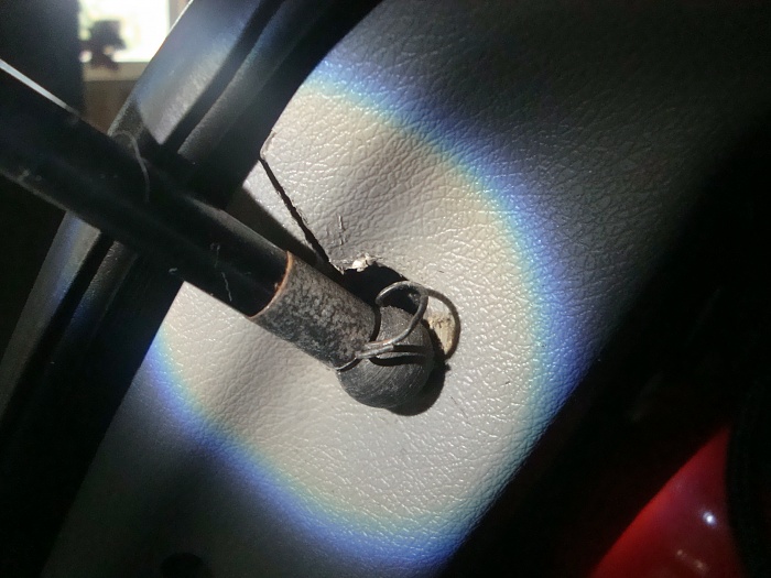 Tailgate shocks not staying attached-dsc05109.jpg
