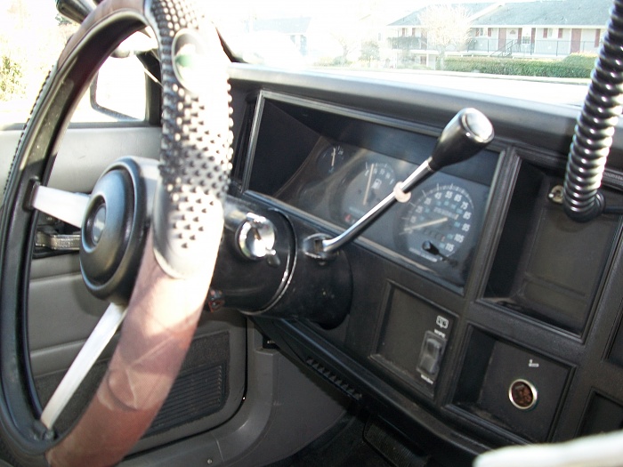 Have you ever seen a xj with column shift?-jeep-017.jpg