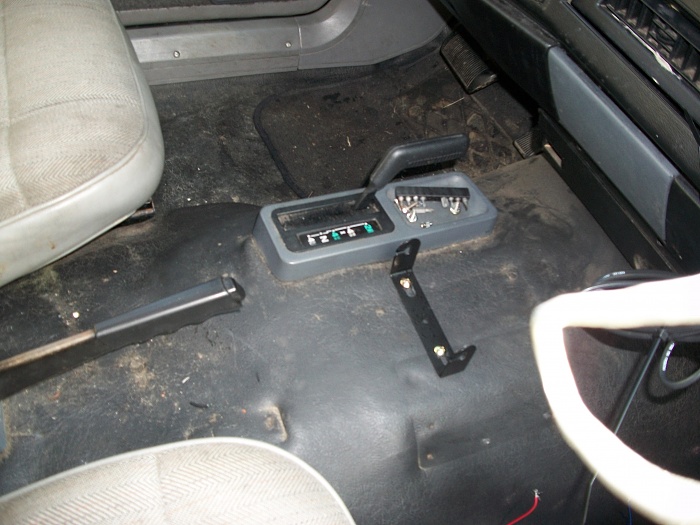 Have you ever seen a xj with column shift?-jeep-018.jpg