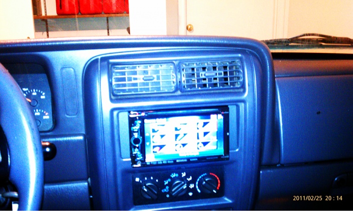 Radio-image-614475325.jpg