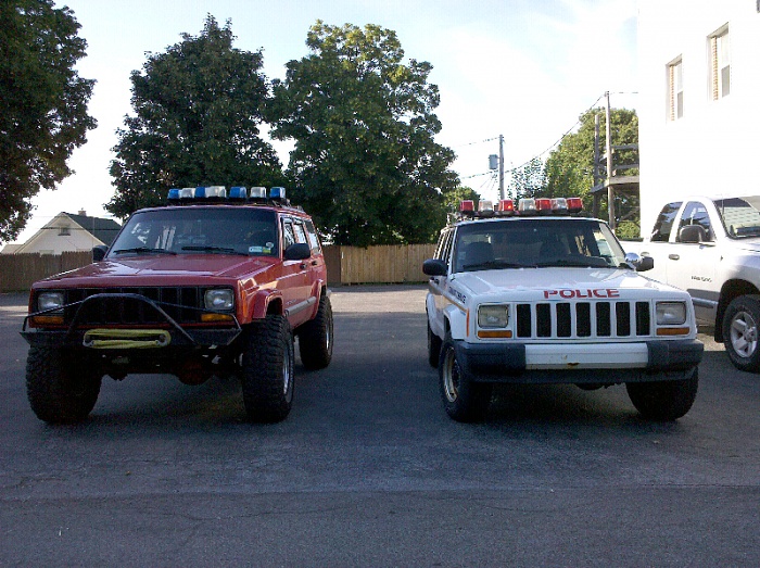 Your XJ Parked Next to a Stock Xj Picture Thread!-forumrunner_20110306_151939.jpg