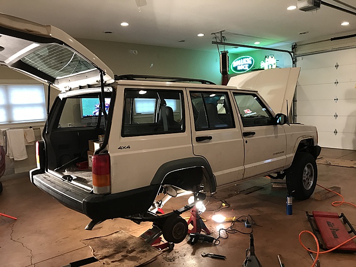 It's lifted *pics*-7zncas8.jpg