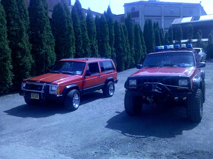 Your XJ Parked Next to a Stock Xj Picture Thread!-forumrunner_20110418_212243.jpg