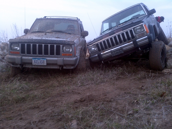 Your XJ Parked Next to a Stock Xj Picture Thread!-2011-04-25_19-30-41_920.jpg
