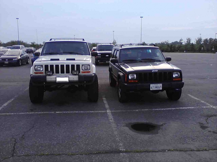 Your XJ Parked Next to a Stock Xj Picture Thread!-0516111956-00.jpg