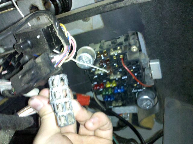 what goes into this plug?-forumrunner_20110706_205423.jpg