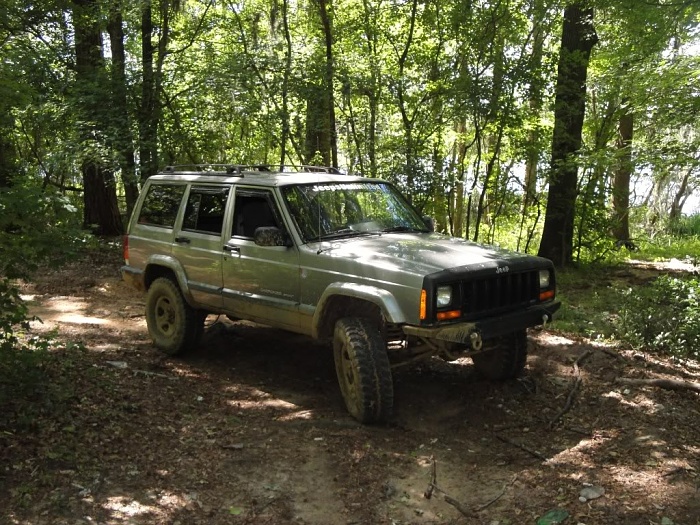 Pic Request: Lifted XJ on stock wheels?-xj.jpg