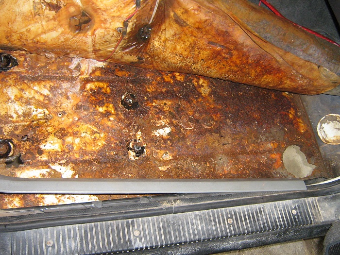 tearing out my XJ's carpet.-img_1738.jpg