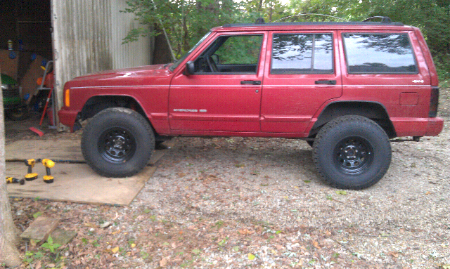 Let's see your XJ's with 1-2&quot; lift-forumrunner_20111009_164316.jpg