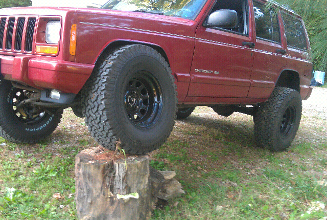 Let's see your XJ's with 1-2&quot; lift-forumrunner_20111009_164602.jpg