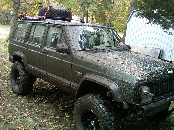 tire on roof and mud!-img00046-20111022-1614.jpg
