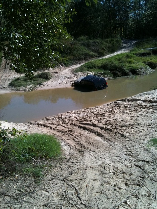 My XJ stuck in a creek...-308898_1631776891977_1763301559_776332_1313443753_n.jpg