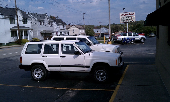 Your XJ Parked Next to a Stock Xj Picture Thread!-imag0076.jpg