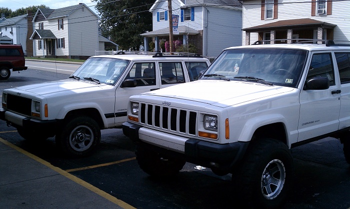 Your XJ Parked Next to a Stock Xj Picture Thread!-imag0077.jpg