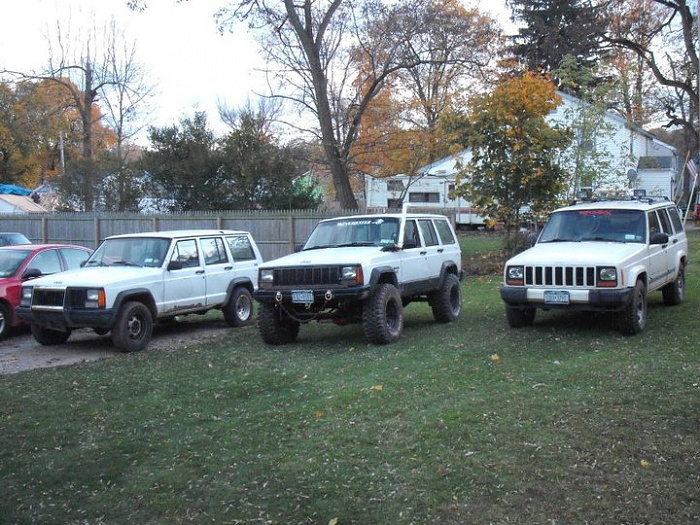 Your XJ Parked Next to a Stock Xj Picture Thread!-73262_1210838446570_1697038149_372541_5141935_n.jpg