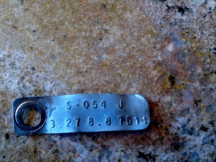 8.8 ford guys help?-img_20120101_103852.jpg