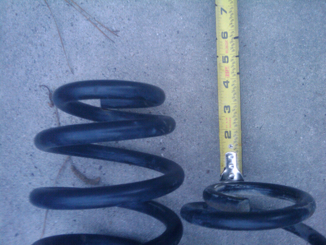 look at pic and tell me what size coils they are!-forumrunner_20120526_203121.jpg