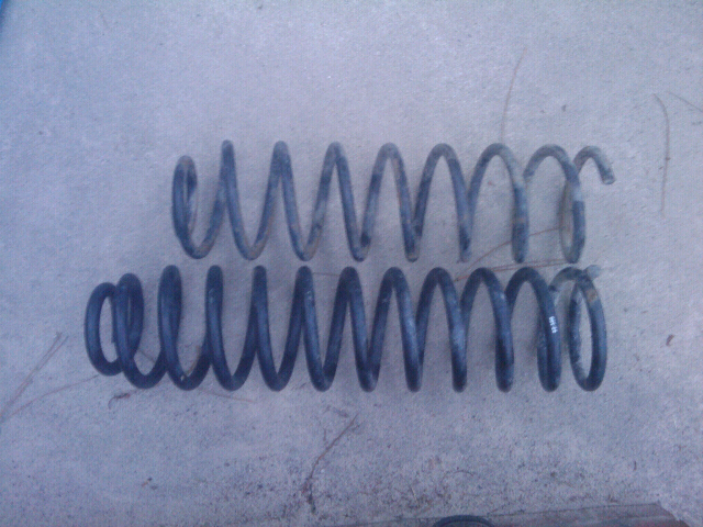 look at pic and tell me what size coils they are!-forumrunner_20120526_203346.jpg