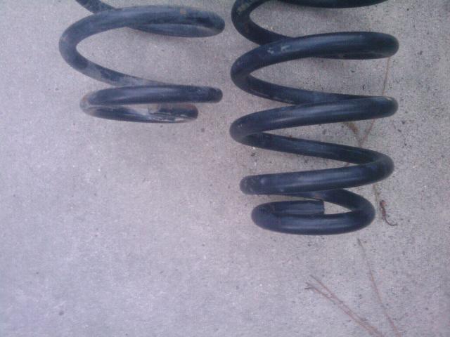 look at pic and tell me what size coils they are!-forumrunner_20120526_203440.jpg