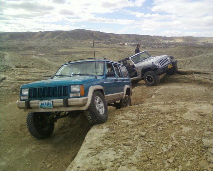 rubbing on daily driver....bigger lift?-jeeps.jpg