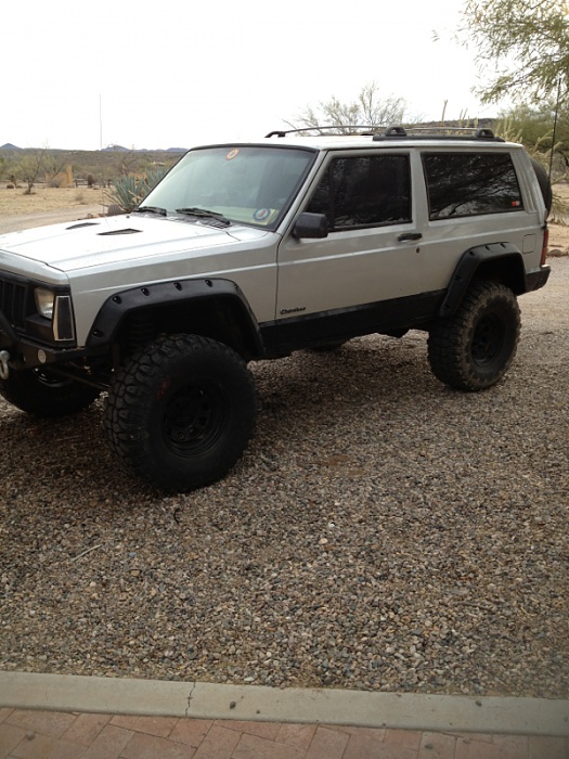 does anyone have a silver cherokee with white rims-image-3294532346.jpg