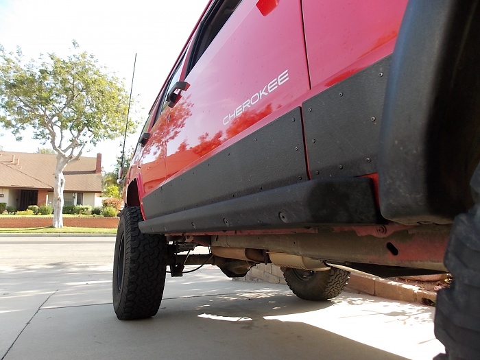 anyone running Smittybilt XRC rock sliders?-dscn1242.jpg
