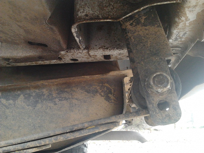Rear bumper bolt in shackle box?!?!?-shackle-angle.jpg