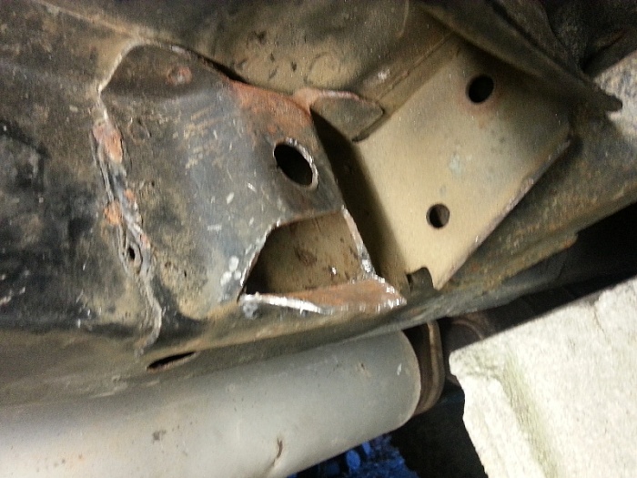 Cutting floor to access front leaf bolts, who has done it?-forumrunner_20130508_200604.jpg