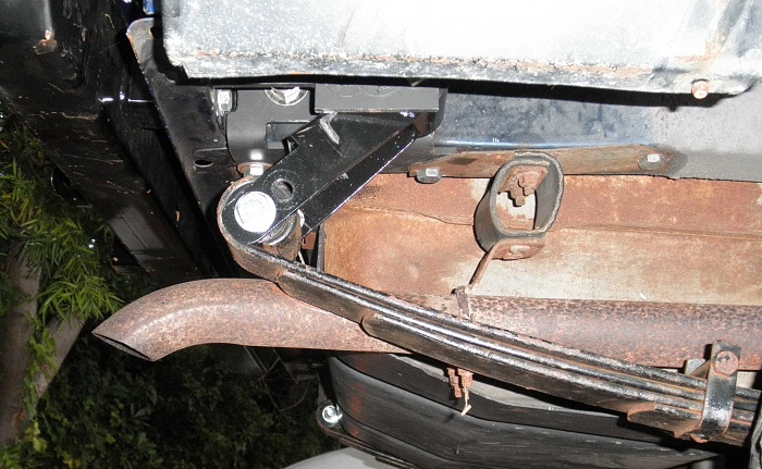 Shackle relocation without lift possible?-shackle_angle.jpg