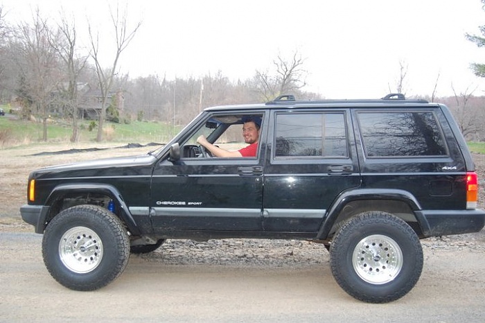 3.5in lift with 31in tires-207261_177986388919814_100001253630731_470521_6686016_n.jpg