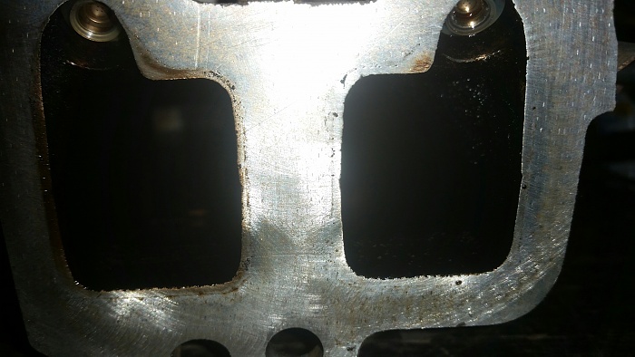 Exhaust valve seal lifting up.-20150518_213854.jpg