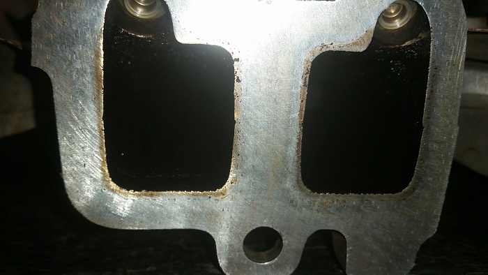 Exhaust valve seal lifting up.-20150518_213836.jpg