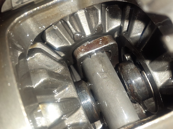 Worn rear axle shafts Chrysler 8.25 27 spl-20160718_164152.jpg