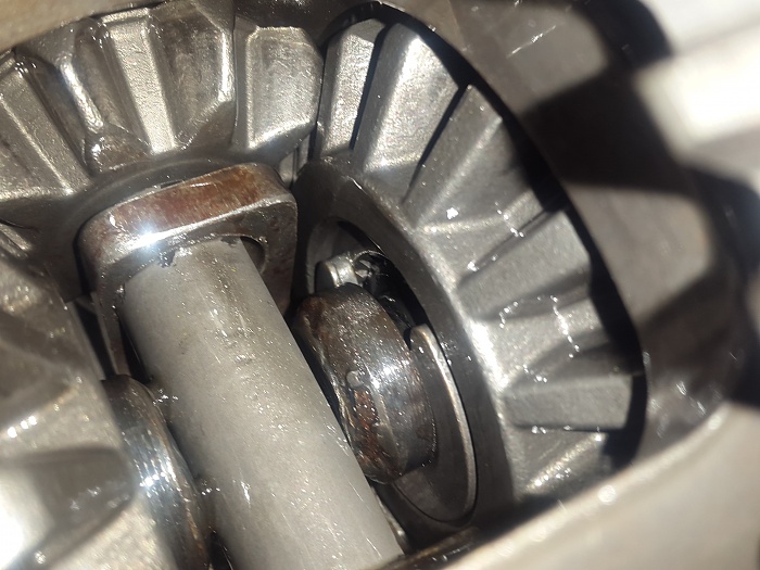 Worn rear axle shafts Chrysler 8.25 27 spl-20160718_164146.jpg