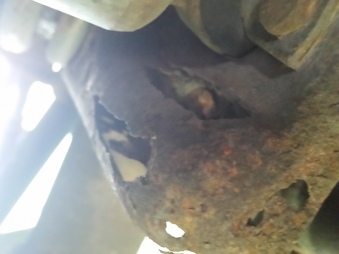 rusted front shock mounts-20160721_171845.jpg