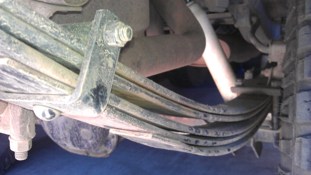 right rear leaf springs separated from eachother, what now?-forumrunner_20110806_181133.jpg