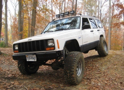 Pics of cherokee with 4.5 re lift-image-1602368936.jpg
