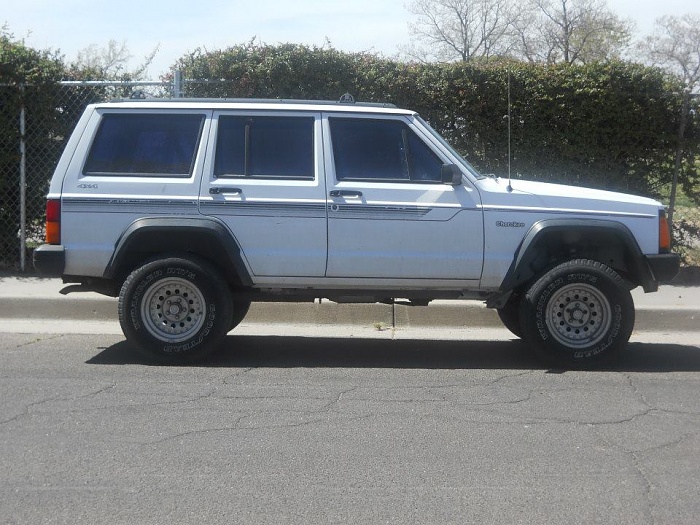 White '95 Cherokee Sport SE w/ 2in lift 4wd-1511475_10152102820148843_243519874_n.jpg