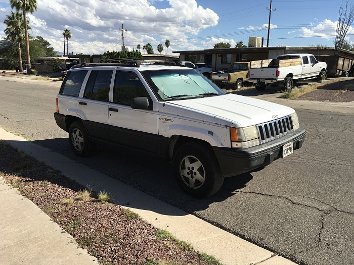 Tucson-93 Grand Cherokee Laredo Runs Doesn't Drive must sell-img_0394.jpg