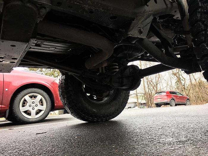 2000 Jeep Cherokee-underneath.jpg