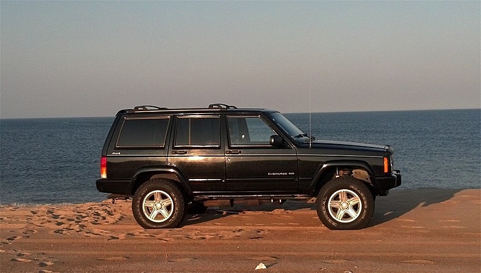 2000 Cherokee Limited-jeep-plum-island.jpg