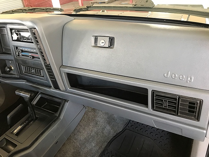 1993 XJ Cherokee 4x4 00 for sale-jeep9.jpg