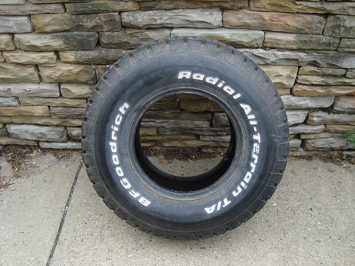 2 - 32x11.50x15 tires-dsc01143.jpg