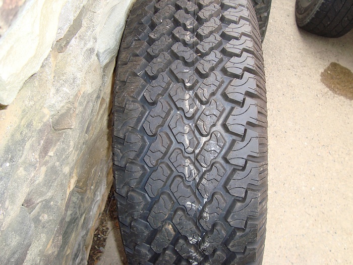 2 - 32x11.50x15 tires-dsc01148.jpg